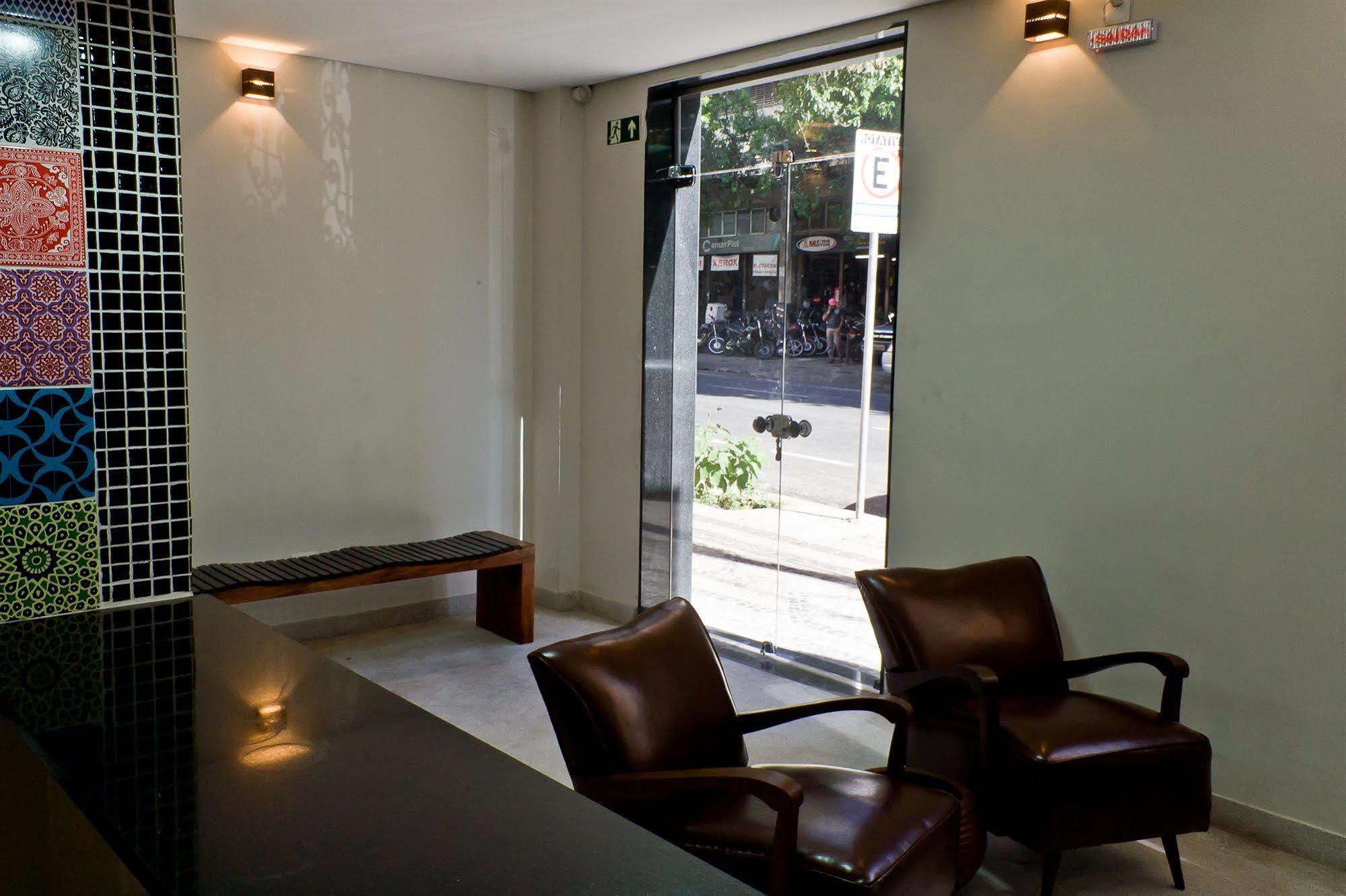 Bh Boutique Hostel เบโลโอรีซอนชี ภายนอก รูปภาพ