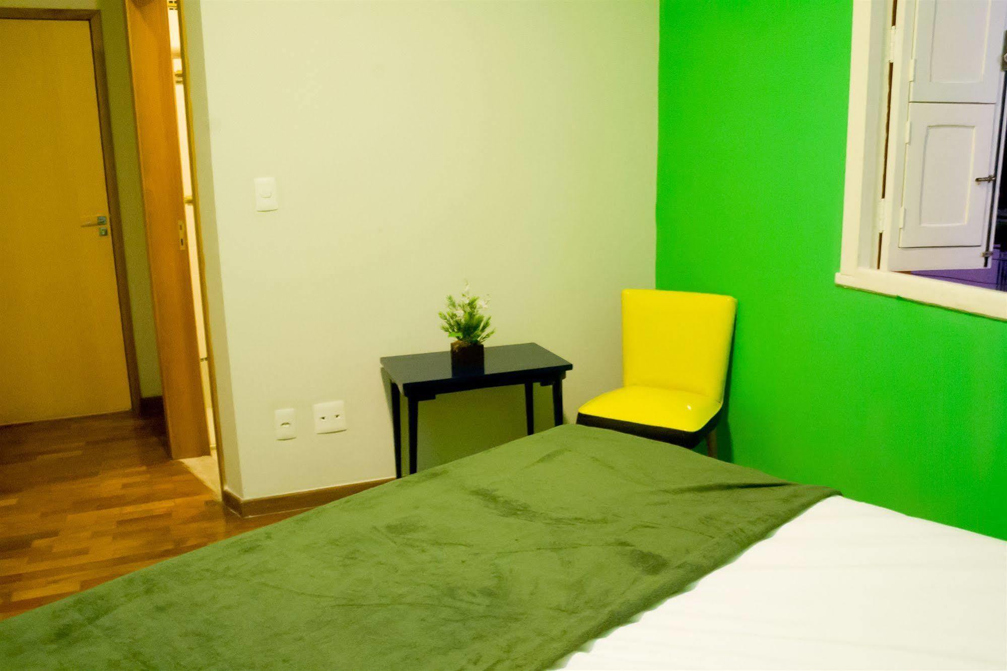 Bh Boutique Hostel เบโลโอรีซอนชี ภายนอก รูปภาพ