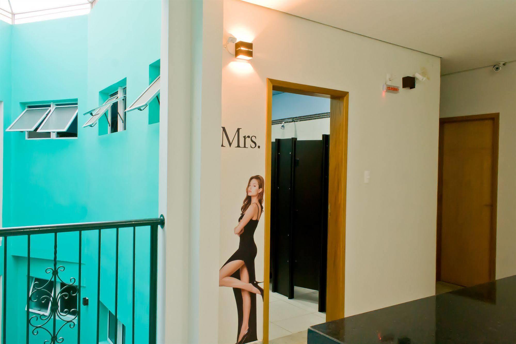 Bh Boutique Hostel เบโลโอรีซอนชี ภายนอก รูปภาพ
