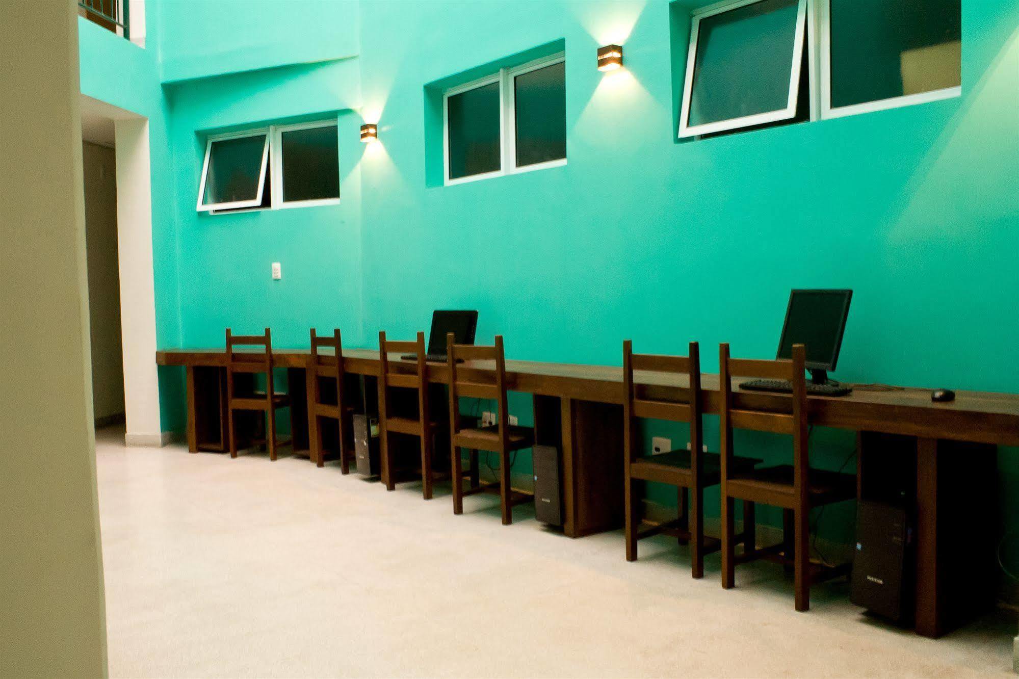 Bh Boutique Hostel เบโลโอรีซอนชี ภายนอก รูปภาพ
